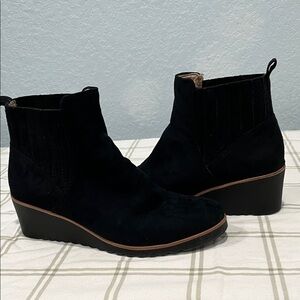Lifestride Velocity 2.0 Black Suede Ankle Wedge Boots Size 8